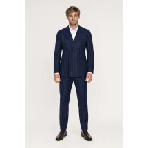 veste croisée bleu rayures gris - Style élégant pour hommes. — porté face — sur mesure — Costume Privé Paris