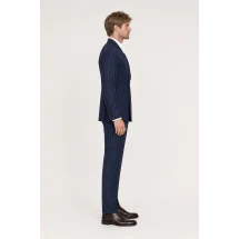 veste croisée bleu rayures gris - Style élégant pour hommes. — vue profil porté