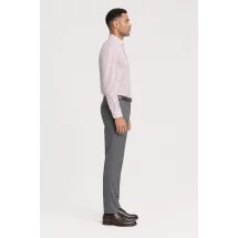Chemise blanche à double rayure rouge - Style élégant pour hommes — vue profil portée