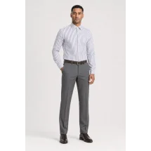 Chemise blanche à double rayure bleue - Style élégant pour hommes — portée veste ouverte décontractée