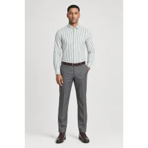Chemise blanche à double rayure verte - Style élégant pour hommes — portée veste ouverte décontractée