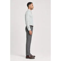 Chemise blanche à double rayure verte - Style élégant pour hommes — vue profil portée