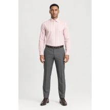 Chemise rose à rayures blanches - Style élégant pour hommes et femmes. — portée face — sur mesure — Costume Privé Paris