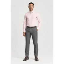 Chemise rose à rayures blanches - Style élégant pour hommes et femmes. — portée veste ouverte décontractée