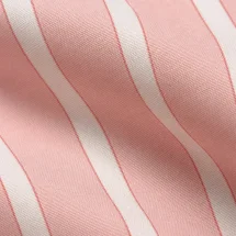 Chemise rose à rayures blanches - Style élégant pour hommes et femmes. — détail macro tissu et col