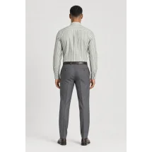 Chemise vert olive à rayures blanches - Style élégant pour hommes. — vue de dos portée