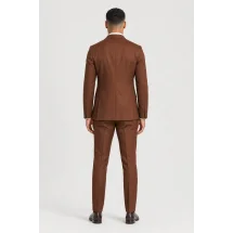 Costume mariage rouge brique — vue de dos porté