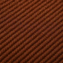 Costume mariage rouge brique — détail macro tissu