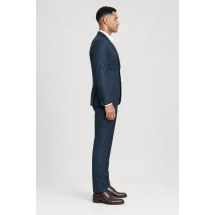 Costume mariage bleu nuit — vue profil porté