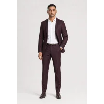 Costume mariage bordeaux — porté décontracté veste ouverte