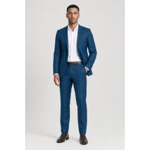Costume mariage bleu indigo — porté décontracté veste ouverte