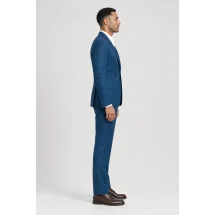 Costume mariage bleu indigo — vue profil porté
