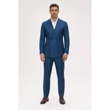 Smoking bleu indigo croisé - élégance et originalité pour vos soirées — porté face — sur mesure — Costume Privé Paris