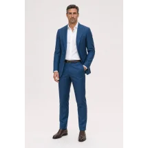 Smoking bleu indigo croisé - élégance et originalité pour vos soirées — porté décontracté veste ouverte