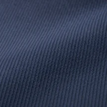 Redingote bleu — détail macro tissu