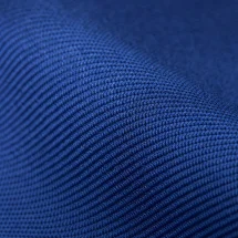 Redingote bleu roi — détail macro tissu