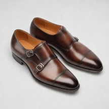 Chaussures double boucle marron patiné — packshot — Costume Privé Paris