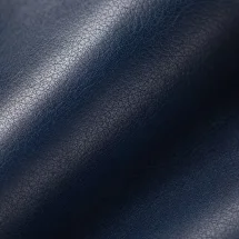Chaussures double boucle bleu patiné — détail matière macro