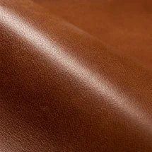 Chaussures derby cognac patiné — détail matière macro