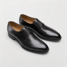 Chaussures derby noir patiné — packshot — Costume Privé Paris