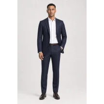 Costume Bleu foncé grain caviar — porté décontracté veste ouverte