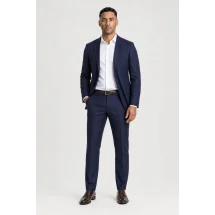 Costume Bleu nuit carreaux bleu — porté décontracté veste ouverte