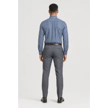 Chemise à rayures bleues et blanches - Style classique pour hommes. — vue de dos portée