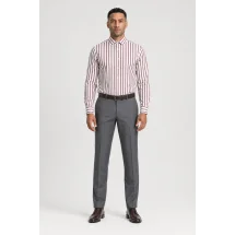 Chemise à rayures rouges pour homme — portée face — sur mesure — Costume Privé Paris