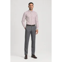 Chemise à rayures rouges pour homme — portée veste ouverte décontractée