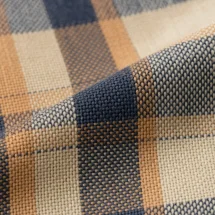 Chemise carreaux beige — détail macro tissu et col