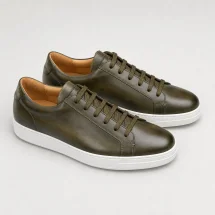 Baskets cuir vert patiné — packshot — Costume Privé Paris
