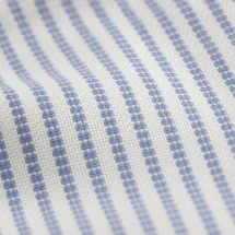 Chemise blanche rayures giro inglese — détail macro tissu et col