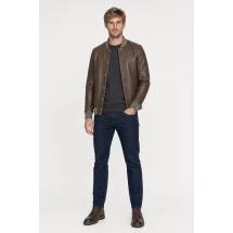 Blouson Cuir marron glacé MA1 Steve — porté veste partiellement ouverte