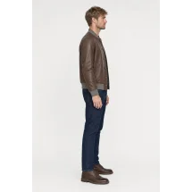 Blouson Cuir marron glacé MA1 Steve — vue profil porté