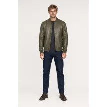 Blouson Cuir vert MA1 Steve — porté face — sur mesure — Costume Privé Paris
