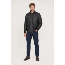 Blouson Cuir noir A1 Marlon — porté veste partiellement ouverte