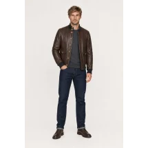 Blouson Cuir marron glacé A1 Cary — porté veste partiellement ouverte