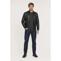 Blouson Cuir noir A1 Cary — porté veste partiellement ouverte