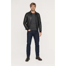 Blouson Cuir Noir A2 John — porté veste partiellement ouverte