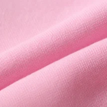 Bretelles rose clair — détail matière macro