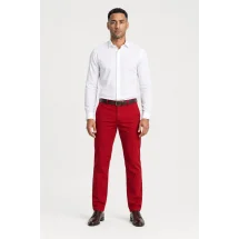 Pantalon chino rouge rubis — porté face — sur mesure — Costume Privé Paris