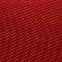 Pantalon chino rouge rubis — détail macro tissu