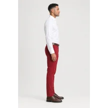 Pantalon chino rouge brique — vue profil porté