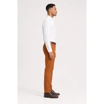Pantalon chino orange — vue profil porté