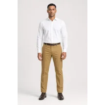 Pantalon chino ocre — porté face — sur mesure — Costume Privé Paris
