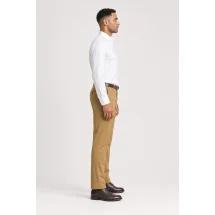 Pantalon chino ocre — vue profil porté