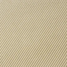 Pantalon chino beige — détail macro tissu