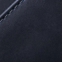 Ceinture en Nubuck Bleu — détail matière macro
