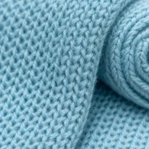 Cravate Tricot bleu céladon — détail matière macro