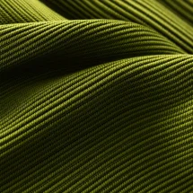 Cravate vert gazon — détail matière macro